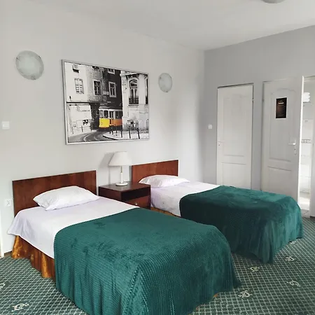 Restauracja Pustelnik 호텔 *